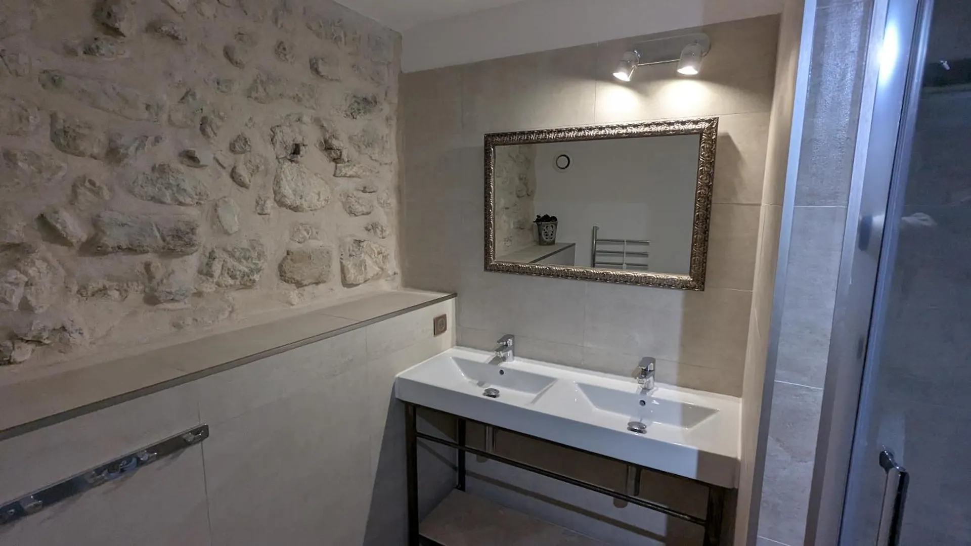 Bed and Breakfast Aux Augustins Avignon 4*,