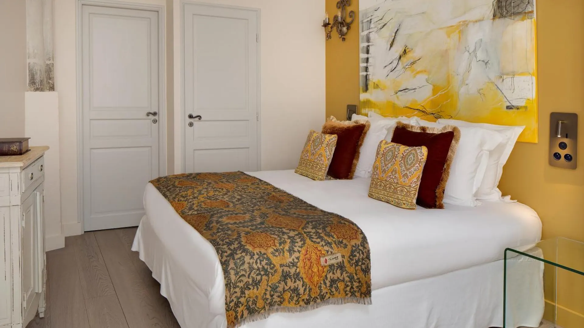 Bed and Breakfast Aux Augustins Avignon 4*,