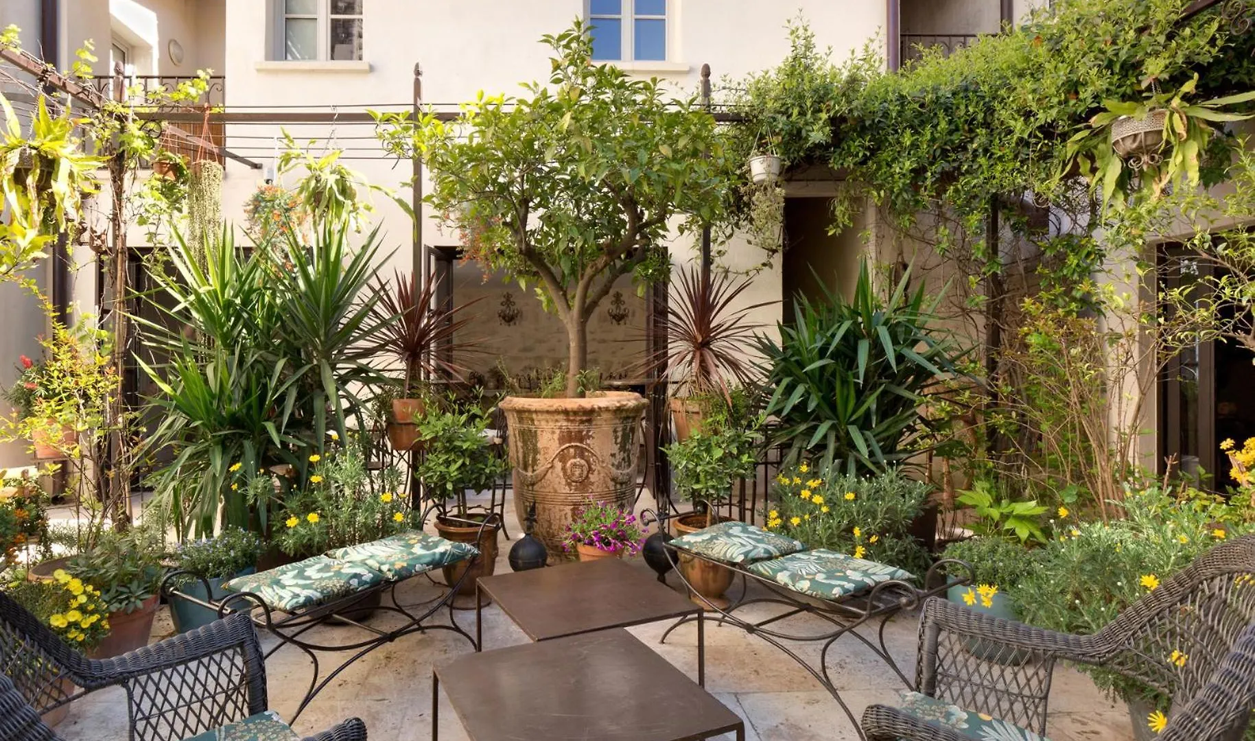 Bed and Breakfast Aux Augustins à Avignon 4*,
