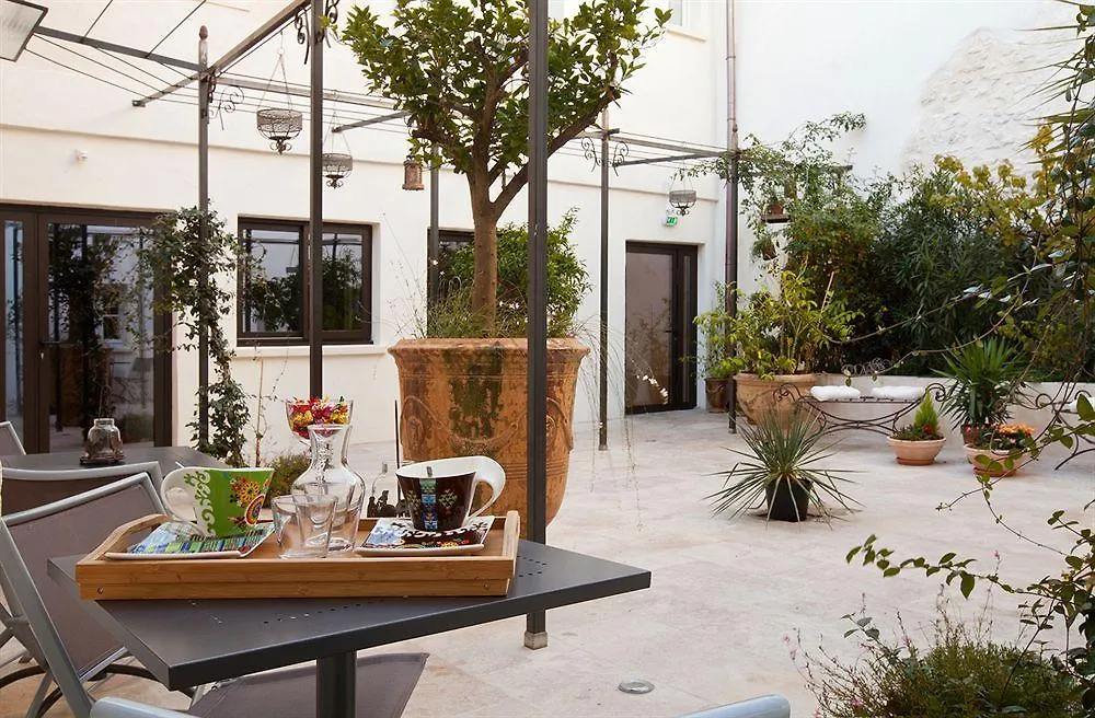 **** Couette-café Bed and Breakfast Aux Augustins à Avignon France