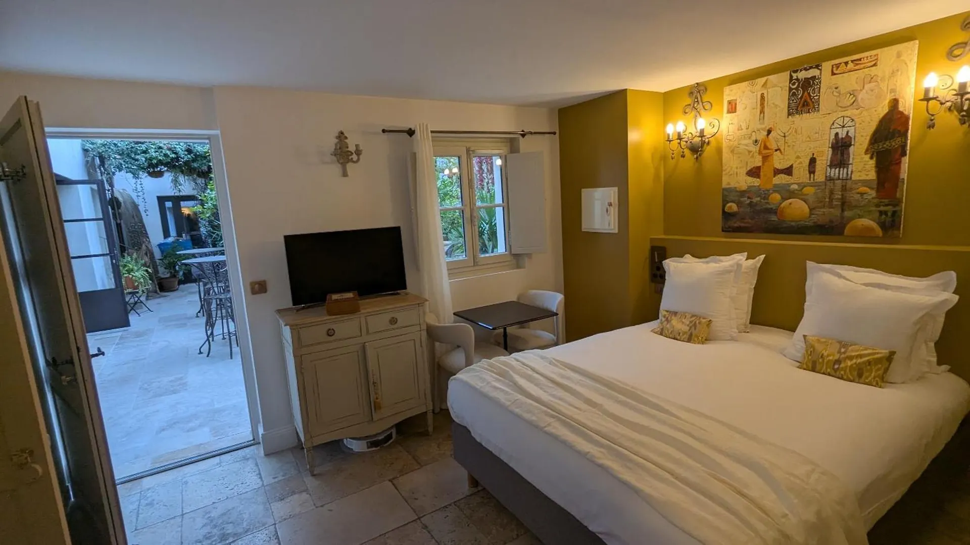 אביניון La Maison Des Augustins 4 Stars Spa Et Fitness 4*,  צרפת
