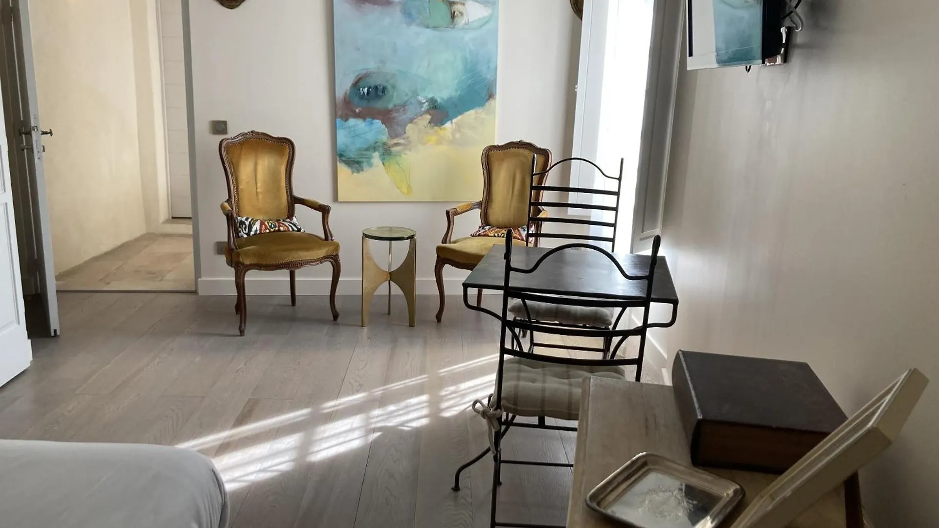 **** לינה וארוחת בוקר אביניון La Maison Des Augustins 4 Stars Spa Et Fitness צרפת