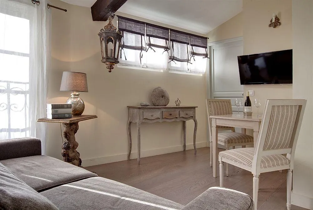 La Maison Des Augustins 4 Stars Spa Et Fitness Avignon Bed & Breakfast